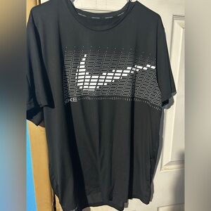Nike Black and White Men's Short Sleeve Tee
